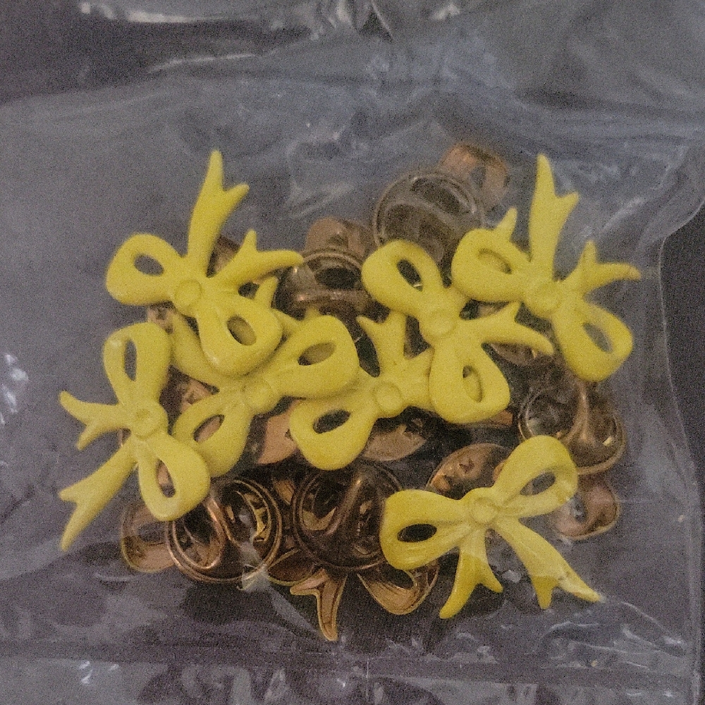 🦜12 Yellow Bow Pins